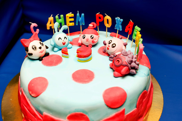 торт на день рождения в стиле Малышарики оформление фотографии