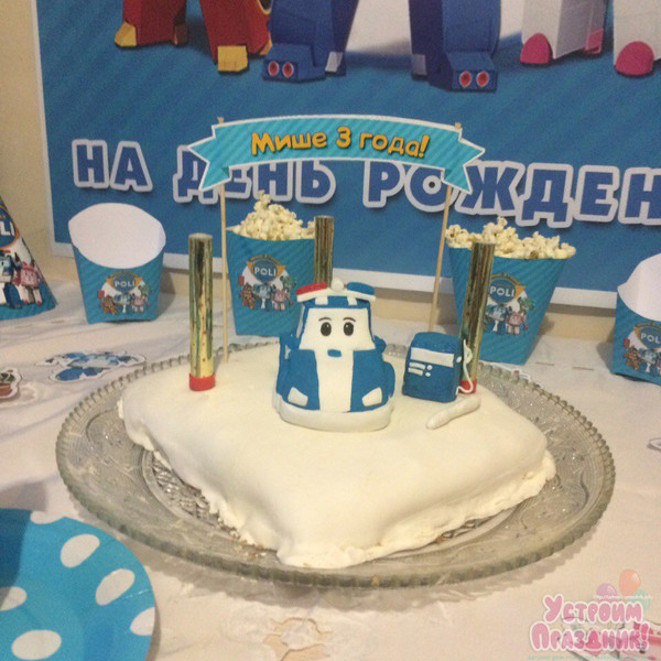 торт на день рождения в стиле Робокар Поли фотографии