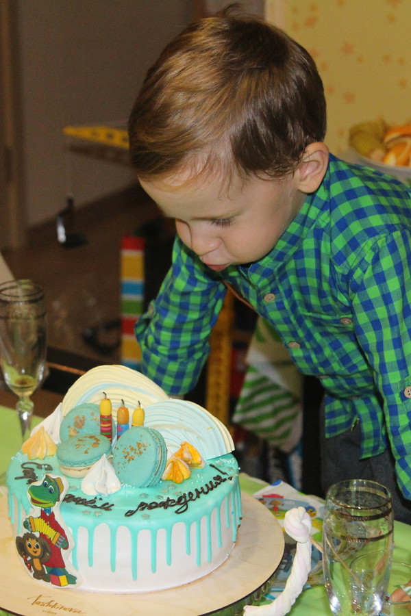 Егору 3 года день рождения в стиле Крокодил Гена Чебурашка фотографии