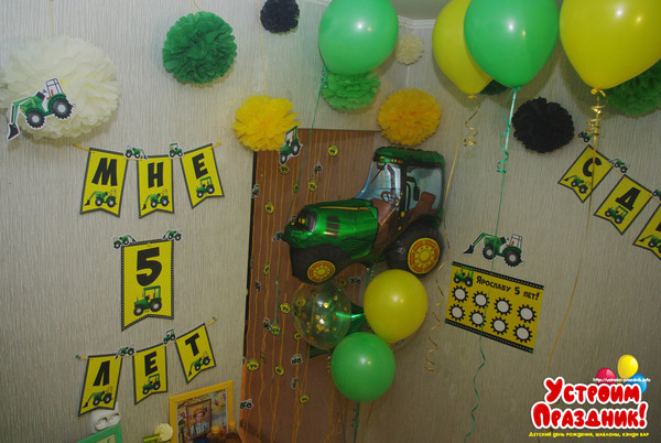 оформление воздушными шарами в стиле трактор в желто зеленом цвете