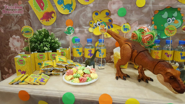3 годика - день рождения в стиле Динозавры фотографии кэнди бара