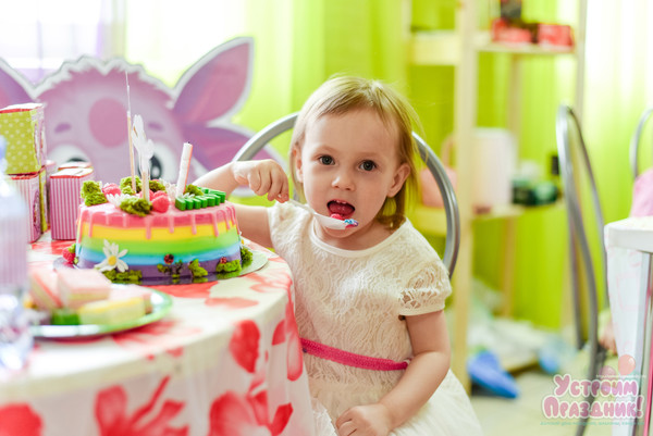 Маргаритке 3 годика - день рождения в стиле Лунтик фотографии оформлен