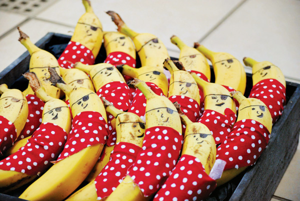 бананы-пираты